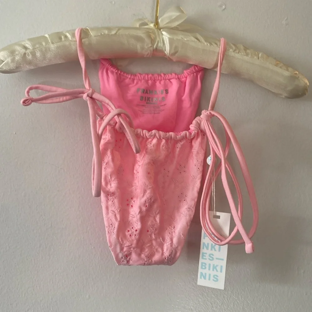 Frankie’s Bikinis Tia eyelet bottom Nwt size medium
